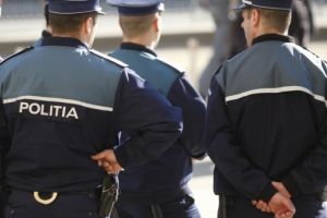 Doi tineri din Sebeş cercetaţi de poliţişti după ce au lovit un localnic cu o bucată de lemn peste faţă