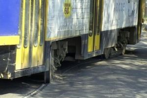 Un tramvai din Botoşani a deraiat din cauza vitezei