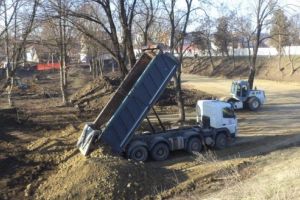 FOTO: Au reînceput lucrările la Parcul Tineretului din Luduş!