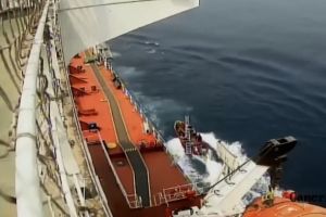 ALERTĂ - Trei marinari români, răpiţi de piraţi!