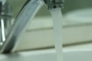 Reşiţenii de pe 11 străzi rămân marţi fără apă potabilă