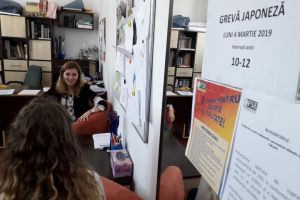 Protest al angajaţilor Centrului Judeţean de Resurse şi de Asistenţă Educaţională Galaţi