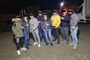 Filmul scandalului de la Alămor – Tânărul lovit cu o sapă în cap povesteşte ce s-a întâmplat