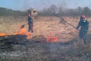 ISU Crişana vă recomandă să fiţi precauţi: Nouă incendii de vegetaţie uscată într-o singură zi