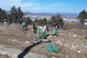 Primăvara, pe lângă Deva, se numără gunoaiele. În tone sau zeci de metri cubi