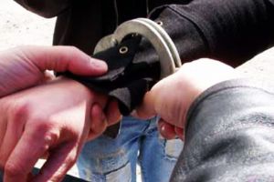 Bănuiţi de trafic de droguri, arestaţi preventiv