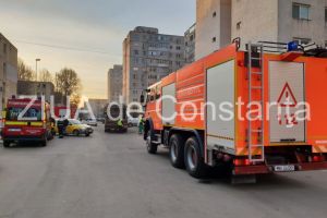 Imagini de la eveniment. Explozie intr-un apartament din municipiul Constanta. Un barbat a fost ranit. Mai multe locuinte, afectate de deflagratie (galerie foto+video)   