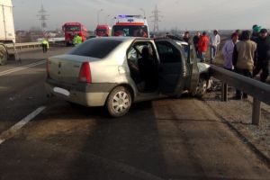 Accident rutier pe podul de la Ovidiu, judetul Constanta. Doua autoturisme si un tir implicate (galerie foto)