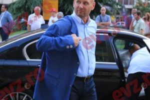Au înflorit partidele-pocnitori