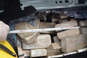FOTO&VIDEO. Captură impresionantă în Maramureş: 84 de kg de heroină!