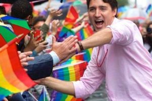 Premierul LGBT are mari probleme cu corupţia. Un nou ministru a demisionat. Nu a mai putut rezista presiunilor