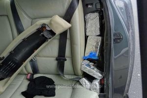 Captură impresionantă de heroină în România: 84 de kg, ascunse în maşină