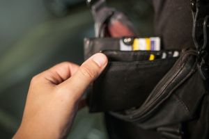 Geantă cu bani, uitată într-un magazin din Satu Mare