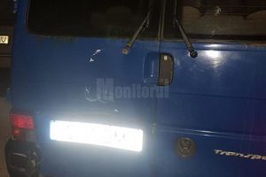 Un sucevean băut zdravăn şi cu permisul reţinut a „pocnit” opt maşini pe o stradă din ...