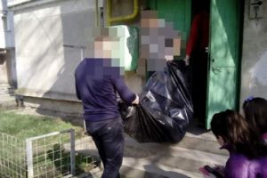 Descoperire socanta intr-un bloc din Ploiesti, pe strada Lacul Balea. Un barbat a fost gasit mort in casa