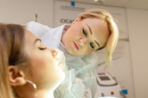Oferta primăverii! Buze frumoase by dr. Ana Fâcă la Hellodermaskin Ploiesti!