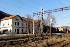 CFR, condamnată dur. Femeie din Constanţa, cu mâna retezată de tren, despăgubită de CFR cu peste 400.000 de euro. Condamnarea, afişată în toate gările din România 