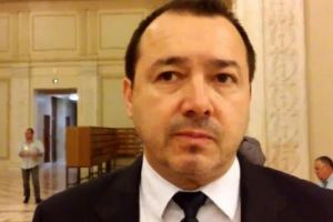 Cu miting pre miting călcând…