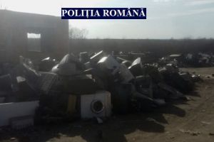 Poliţiştii din Ineu au confiscat peste 26 de tone de fier vechi