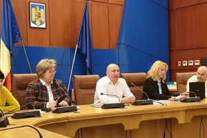 Gabriel Lazany: Haideţi să nu mai oferim şpagă ca să nu aibă ce primi. Daţi-le pace, nu-i învăţaţi!