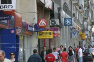 Cutremur la două bănci cu afaceri uriaşe în România! Sunt acuzate de spălare de bani. Sute de miliarde de euro sunt la mijloc
