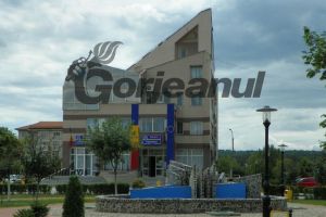 Motrenii, scutiţi de plata majorărilor provenite din impozite şi taxe, se înghesuie să îşi achite dările la bugetul local