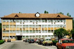 Lichidatorul Carom ţine la preţ