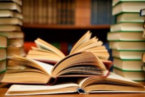 Parintii, indemnati sa continue sa le citeasca copiilor in perioada adolescentei