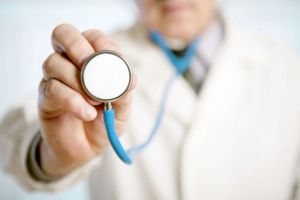 Cinci medici de la Spitalul Judeţean Piatra Neamţ, reţinuţi pentru luare de mită