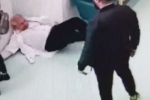 Medic, luat la pumni de un pacient chiar pe holurile unui spital din Galaţi. Ce riscă agresorul