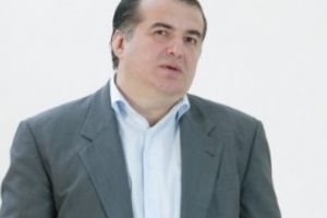 VIDEO Florin Călinescu aşa cum nu l-aţi mai văzut - Recita poezii comuniste despre Elena Ceauşescu