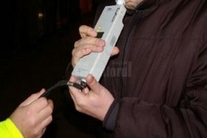 Un şofer şi o şoferiţă, ambii băuţi, implicaţi într-o tamponare, la Bosanci