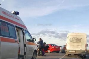 Accident în judeţ. Două maşini au intrat în coliziune pe DN 19