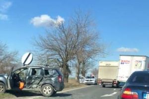 ACCIDENT pe drumul dintre Arad şi Timişoara! O maşină s-a făcut PRAF