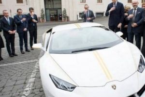 809.000 de euro. Cine a beneficiat de vânzarea maşinii Lamborghini a papei Francisc