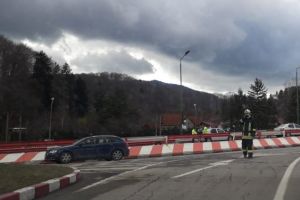 Accident pe podul de la Dârste, provocat de o şoferiţă