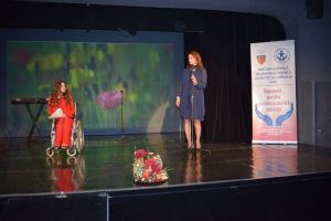 Petrecere cu muzică, dans, voie bună şi zâmbete pentru femeile cu dizabilităţi din Sibiu