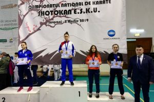 Două sportive din Bihor, medaliate cu aur şi argint la naţionalele de karate shotokan