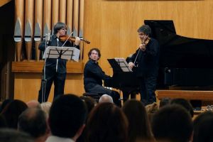 În 31 martie, ”Duelul viorilor” la Alba Iulia: O nouă demonstraţie de virtuozitate oferită de Liviu Prunaru cu vioara Stradivarius, Gabriel Croitoru cu vioara Guarneri del Gesu şi de pianistul Horia Mihail