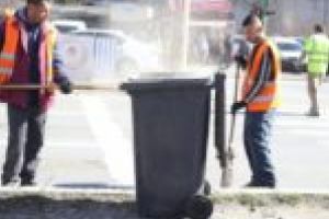 Timişoara a depăşit nivelul admis de praf! Chiar în ziua în care primarul a scos instituţiile la măturat, Prefectura a băgat autorităţile locale în şedinţă