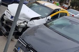 ACCIDENT SPECTACULOS la Piteşti! ŞOFERIŢA a făcut din taxi, armonică