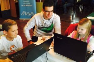 Reîncep atelierele de programare pentru copii, Kids Learning Code