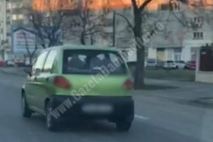 TÂRGOVIȘTE: Doi tineri, de 17 şi 18 ani, au furat o maşină parcată în spatele unui bloc