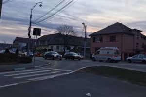 FOTO Accident pe Bulevardul Coposu. Un bărbat rănit