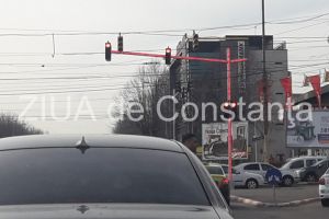 Semafoare inteligente instalate in intersectia de la City Mall din Constanta. Cum sunt atentionati soferii 