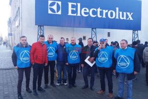 La Satu Mare se pregăteşte marşul banderolelor albastre! Protest faţă de directorul 2 lei!