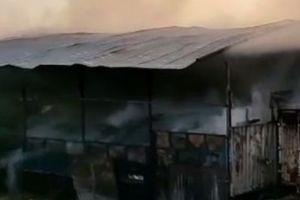 Incendiu puternic în Argeş. Pericol uriaş de explozie. Autorităţile sunt în alertă