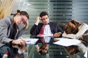 Mare atenţie! Ce se întâmplă cu angajaţii care au fost concediaţi ilegal