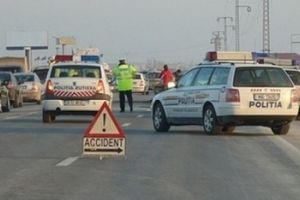 Accident pe DN1, la Movila Vulpii. Doua masini s-au facut zob, una a ajuns pe calea ferata