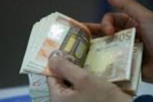 Compania care îşi recompensează angajaţii cu prime de aproape 5.000 de euro!
